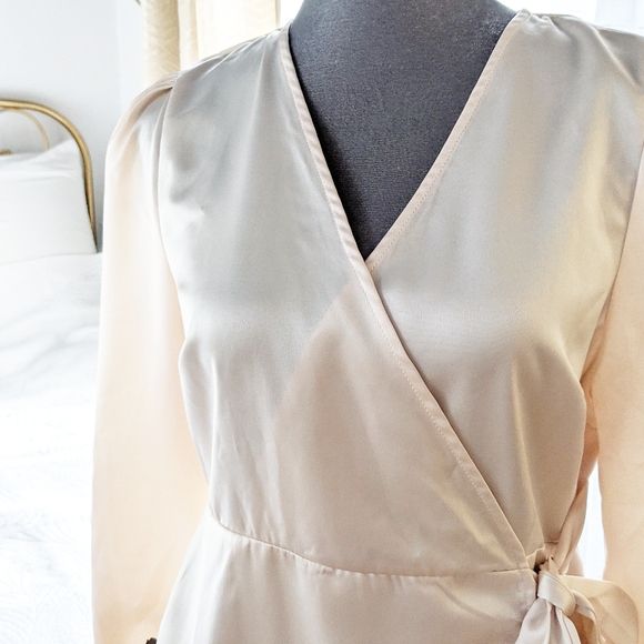 NWT - Glamorous blush satin wrap bow blouse - Picture 3 of 4